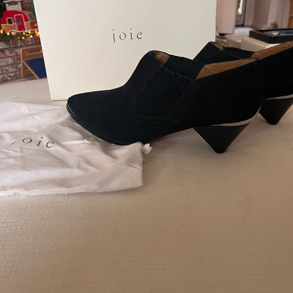 New Joie Black Suede Ankle Heeled Booties - Picture 2 of 8